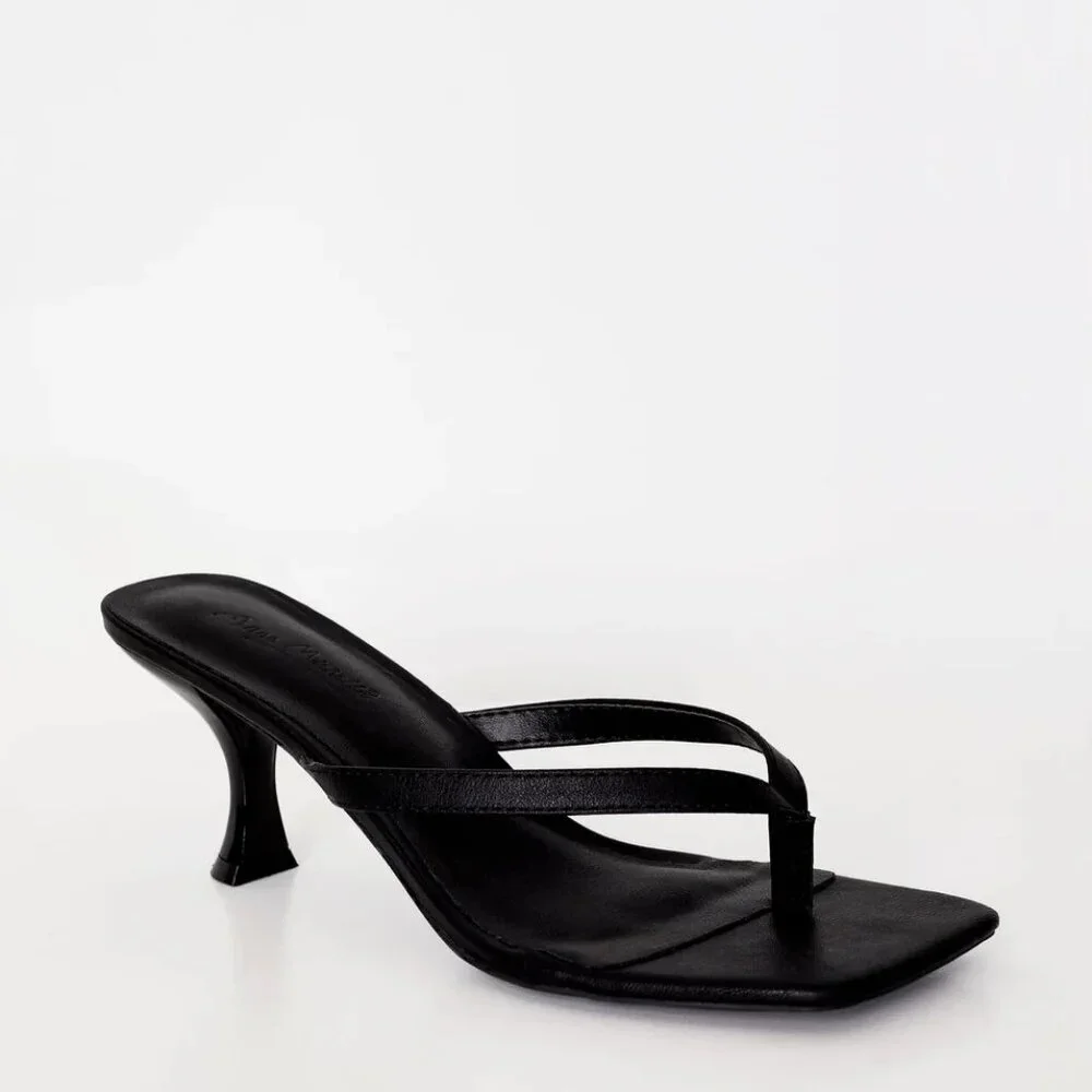 Women's Black Square-Toe Heeled Thong Sandals - Picture 4 of 6